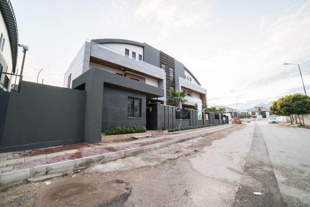 Antalya Konyaaltı'nda Lüks Villalar