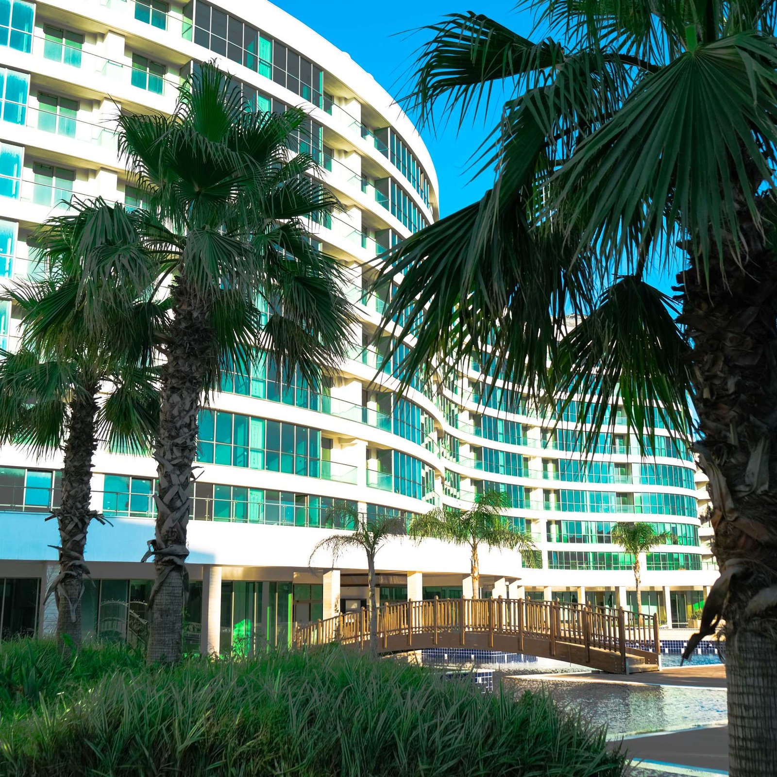 Antalya'da Deniz ve Dağ Manzaralı Lüks Daireler