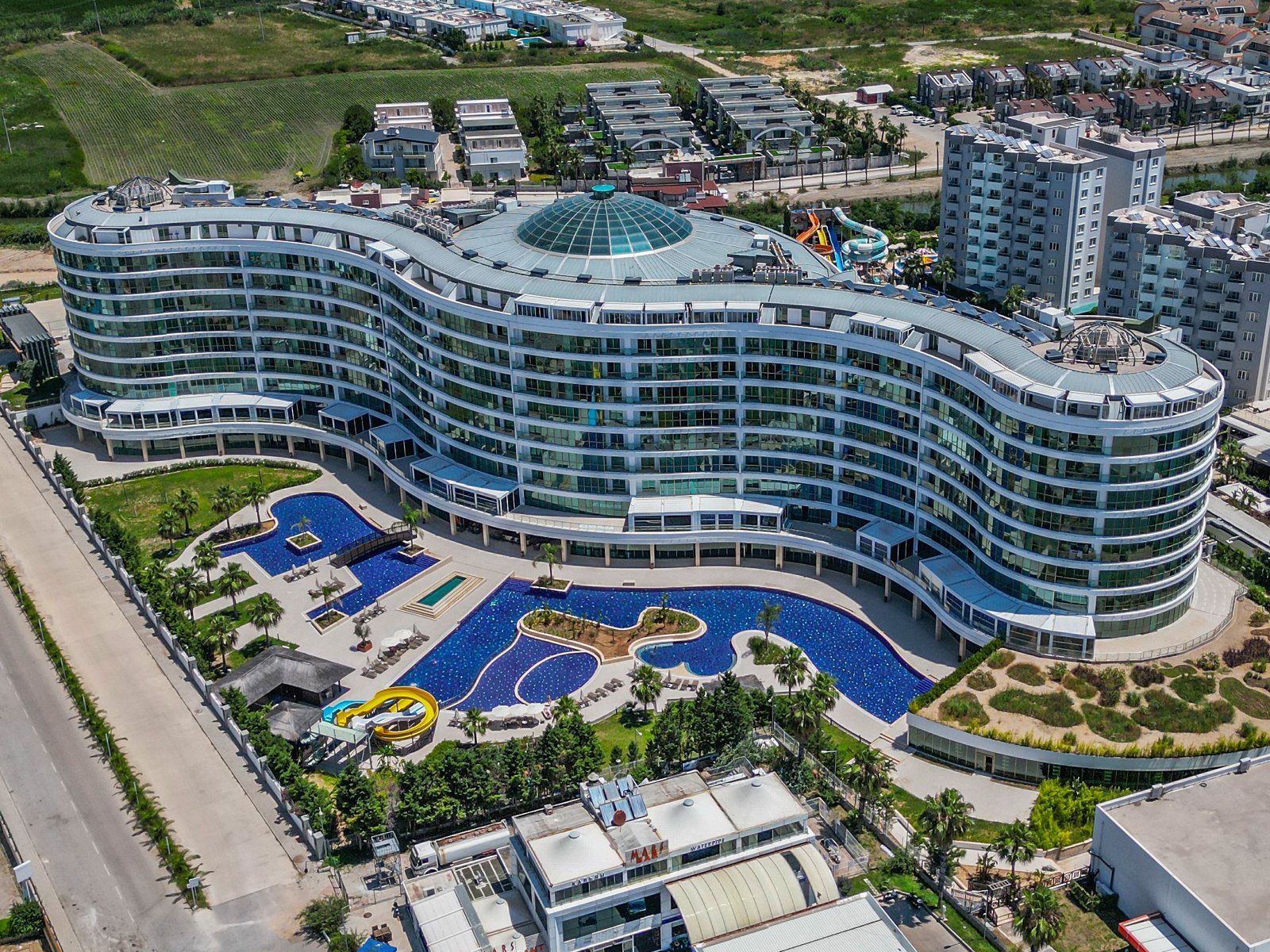 Antalya'da Deniz ve Dağ Manzaralı Lüks Daireler