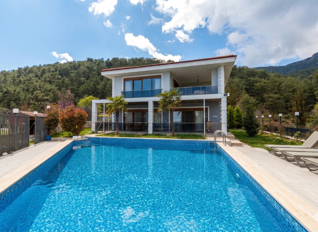 Luxurious 5+1 Villa for Sale in Kemer, Antalya