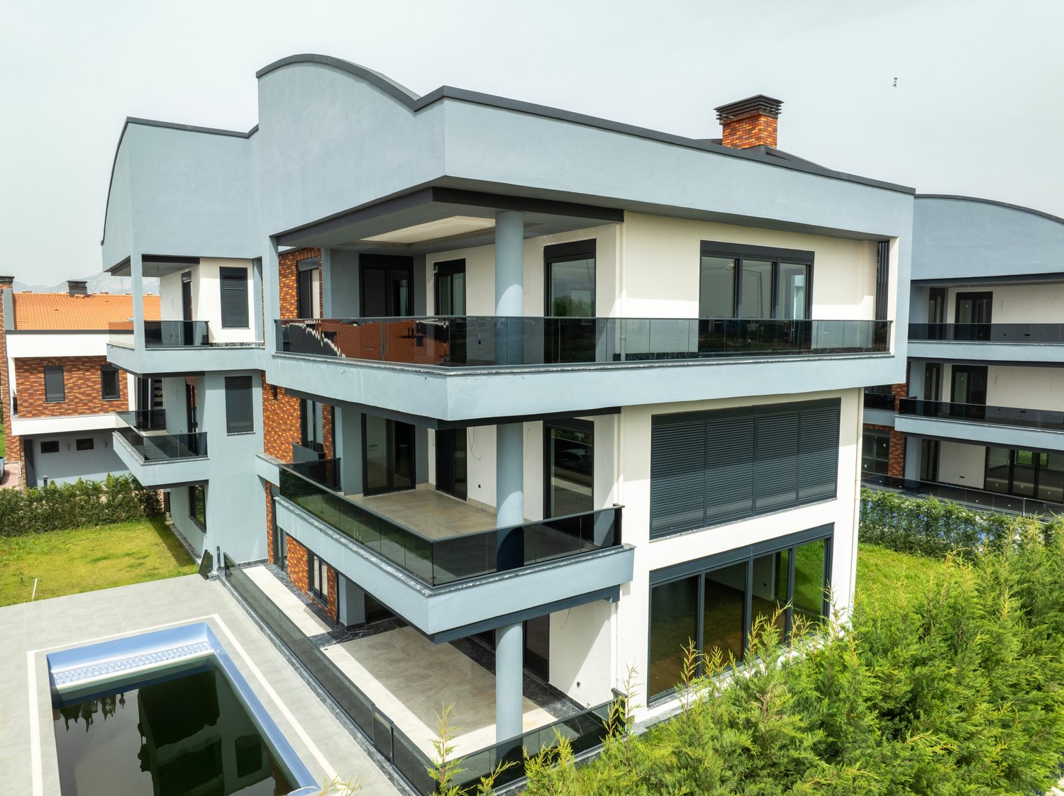 Antalya'da Lüks 8 Yatak Odalı Triplex Villa - Türk Vatandaşlığına Uygun