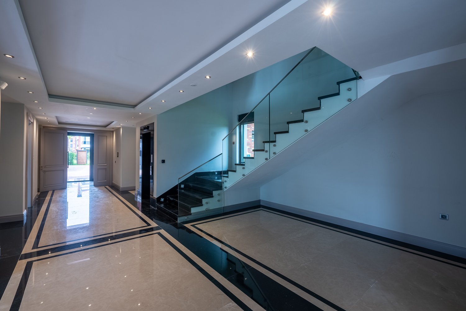 Antalya'da Lüks 8 Yatak Odalı Triplex Villa - Türk Vatandaşlığına Uygun