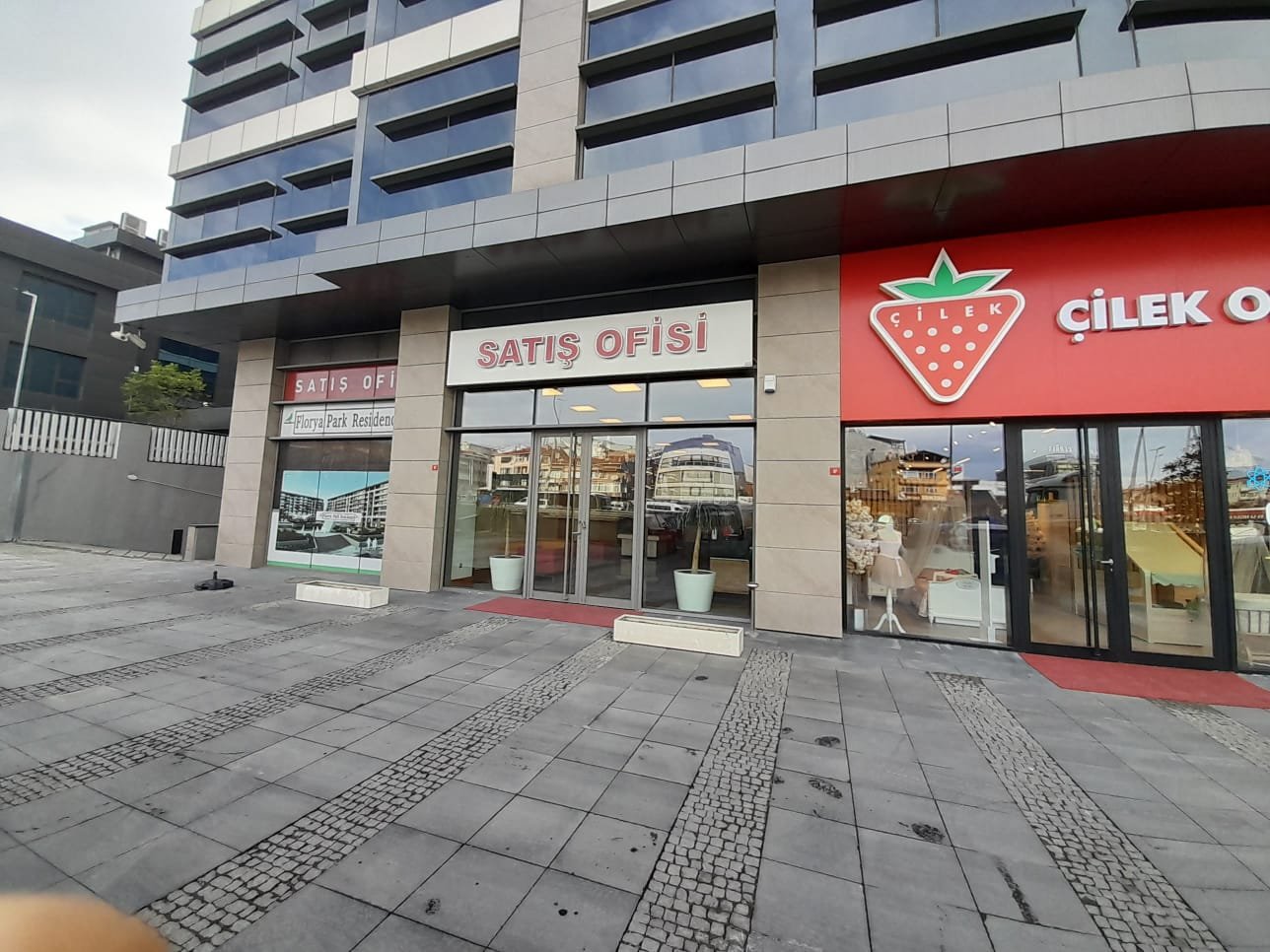 Premium Commercial Investment: Luxury Shops in Istanbul with Guaranteed Rental Income