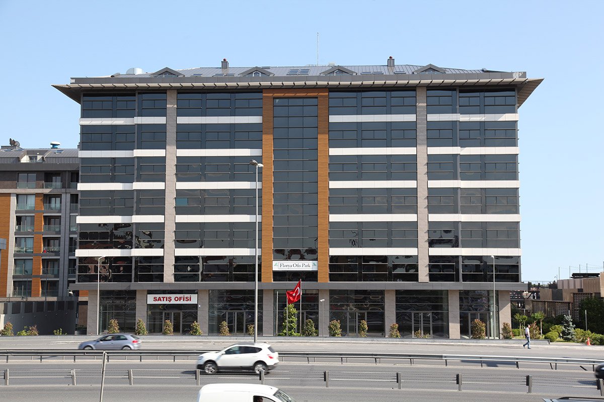 Premium Commercial Investment: Luxury Shops in Istanbul with Guaranteed Rental Income